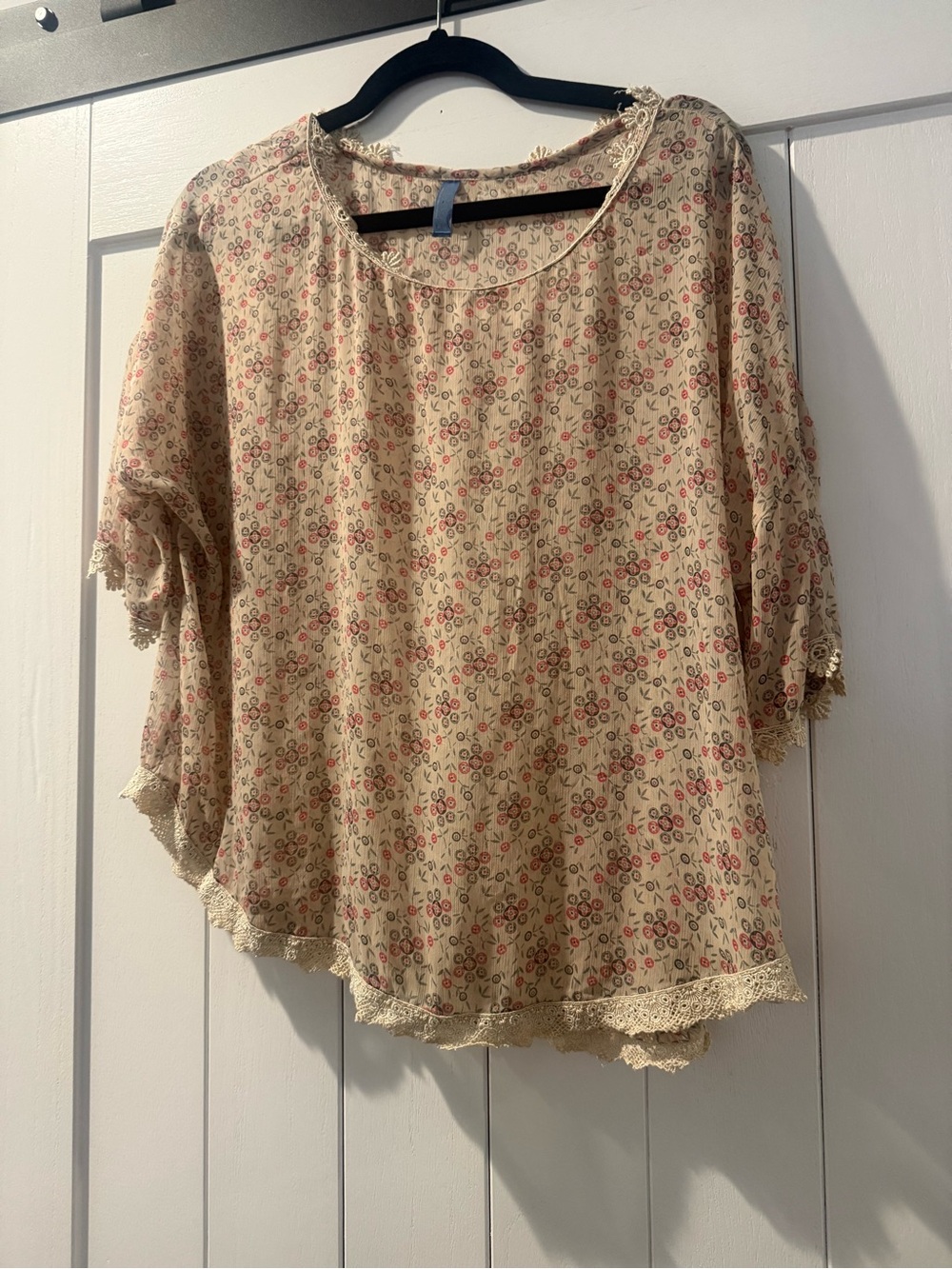 Free People Boho Floral Scoop Neck Women’s Top in Cream with Pink Print